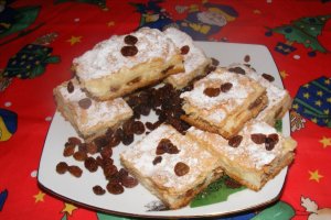 Prajitura cu branza de vaci si stafide