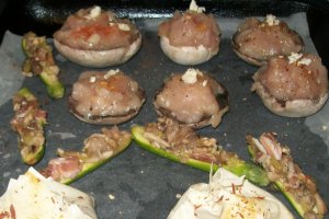 Ciuperci umplute cu piept de pui