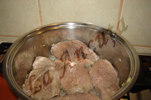 Muschi de vitel in sos de bere