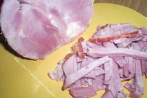 Cornulete cu sunca si cascaval