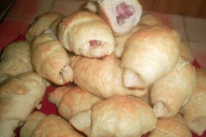 Cornulete cu sunca si cascaval