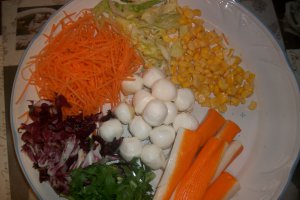 Salata de surimi si mozzarella
