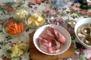 Piept de porc cu legume la cuptor