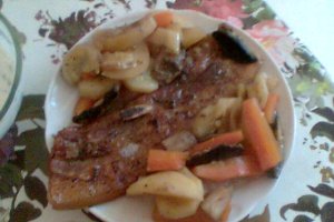 Piept de porc cu legume la cuptor