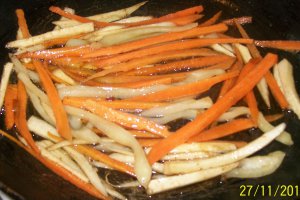 Chiftelute marinate cu legume