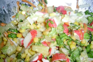 Salata spaniola cu surimi