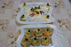 "Vol-au-vent" cu salata ruseasca si oua umplute