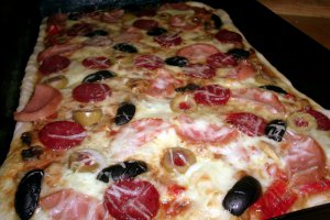 Pizza "Criss" - cu ciuperci si masline
