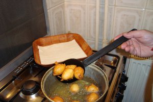 Loukoumades (gogoşi cu miere)