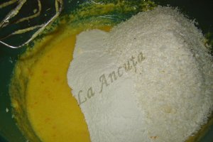 Muffins cu portocala si nuca de cocos
