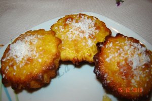 Muffins cu portocala si nuca de cocos