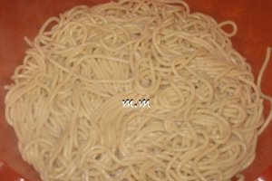 Budinca de spaghete integrale cu branza sarata