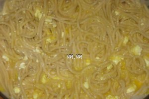 Budinca de spaghete integrale cu branza sarata
