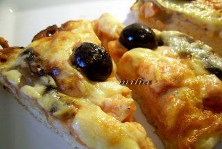 Pizza cu piept de pui