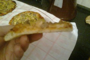 Pizza cu ton ,ciuperci si masline verzi