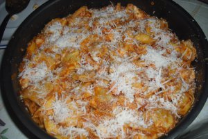 Tortellini cu ragù la cuptor