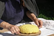 Din palmele bunicii plamadita