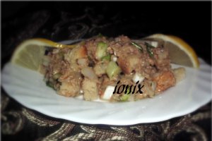 Salată de ton cu crutoane