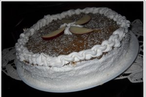 Tort cu jeleu de mere si crema caramel