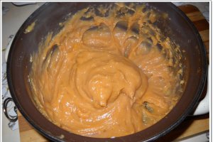 Tort cu jeleu de mere si crema caramel