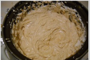 Tort cu jeleu de mere si crema caramel