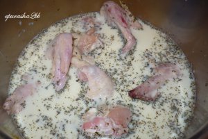 Aripioare marinate si  coapte in malai cu maioneza de usturoi