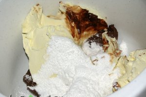 Tort cu visine si ciocolata