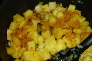 Pui curry cu aroma de scortisoara