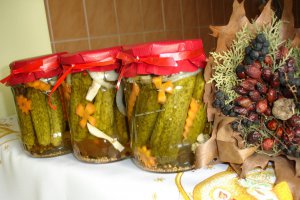 Castraveti la borcan dulci acrisori