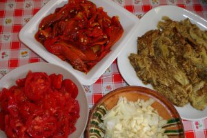 Mancare de vinete cu ardei copti