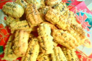 Biscuiti spritati cu mac