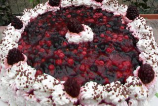 Tort cu fructe de padure