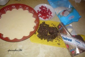 Chec cu nuca de cocos, cirese si ciocolata