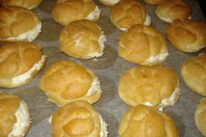 Gogosele cu crema de vanilie