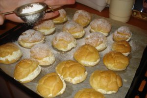 Gogosele cu crema de vanilie