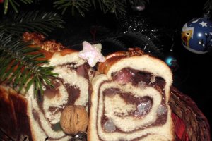 Cozonac pufos Ionix cu rahat şi cremă de nuci