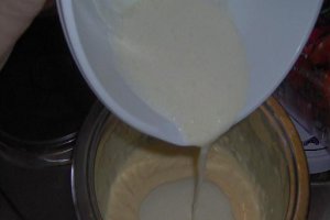 Crema Mascarpone cu mere caramelizate si Amaretto