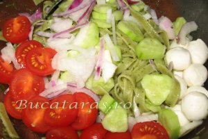Salata cu tagliatelle in stil italienesc