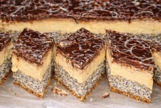 Desert prajitura cu mac si nuca de cocos