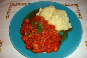 Piept de curcan cu sos de rosii