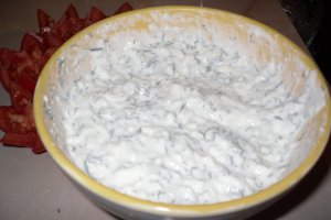 Rosii umplute cu crema de branza