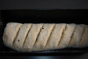 Paine neagra cu masline