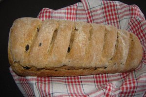Paine neagra cu masline