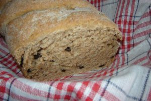 Paine neagra cu masline