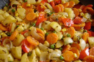 Pui cu legume la tigaie