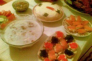 Tartine cu icre negre, icre rosii si somon afumat