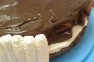 Tort cu frisca si ciocolata