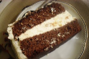 Tort cu frisca si ciocolata