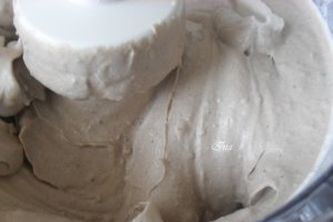 Prajitura cu frisca, ciocolata si alune