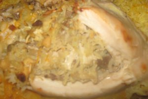 Pulpa si piept de pui umplute pe pat de orez la cuptor